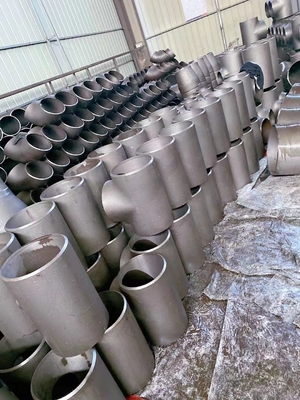 pintura negra del chorro de arena estándar del GOST JIS ASTM del codo de la tubería de acero del carbono de 219m m