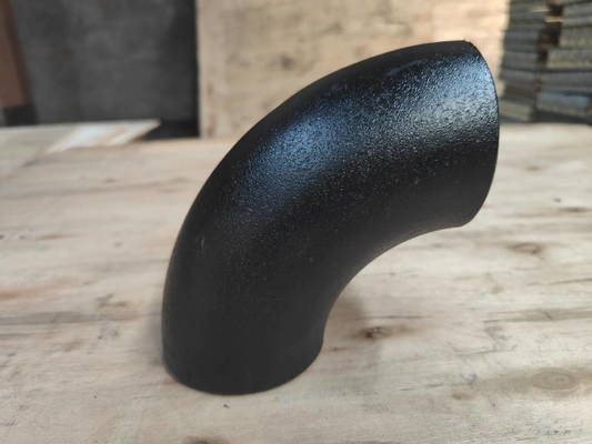 El extremo de acero suave estándar del codo de Jis soldó con autógena la pintura negra Q235 de las instalaciones de tuberías