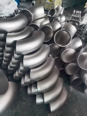 El codo de acero inconsútil del SENIOR de LR de 45 grados galvanizó el aceite EN10253 Q235 St35.7 de la luz del codo
