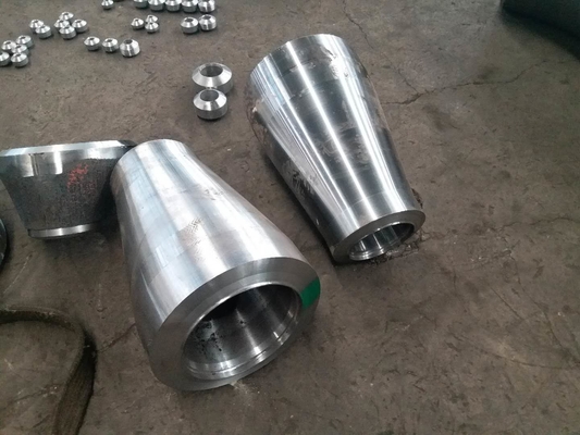 GOST de acero de plata el 1/2 del estruendo JIS del ANSI B16.9 del reductor de carbono que pule con chorro de arena” a 100”