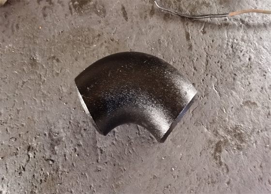 Las instalaciones de tuberías de la soldadura de extremo de 45 grados cubren con cinc el codo plateado del tubo sin soldadura